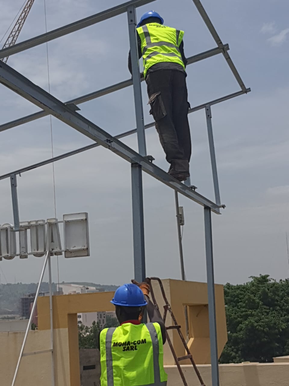 Projet MOHA COM - Équipe MOHA COM installation solaire site
