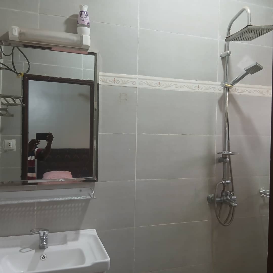 Salle d'eau avec lavabo aux Résidences Safety